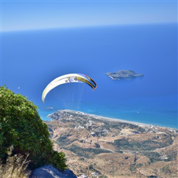 De Adembenemende Uitzichten: De Beste Plekken om te Paragliden op Rhodos