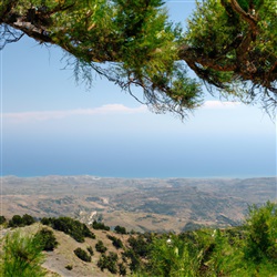 Het adembenemende uitzicht vanaf de berg Profitis Ilias op Rhodos