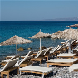 Ontdek de Hemelse Strandbars van Rhodos - Waar Zon, Zee en Drank samenkomen!